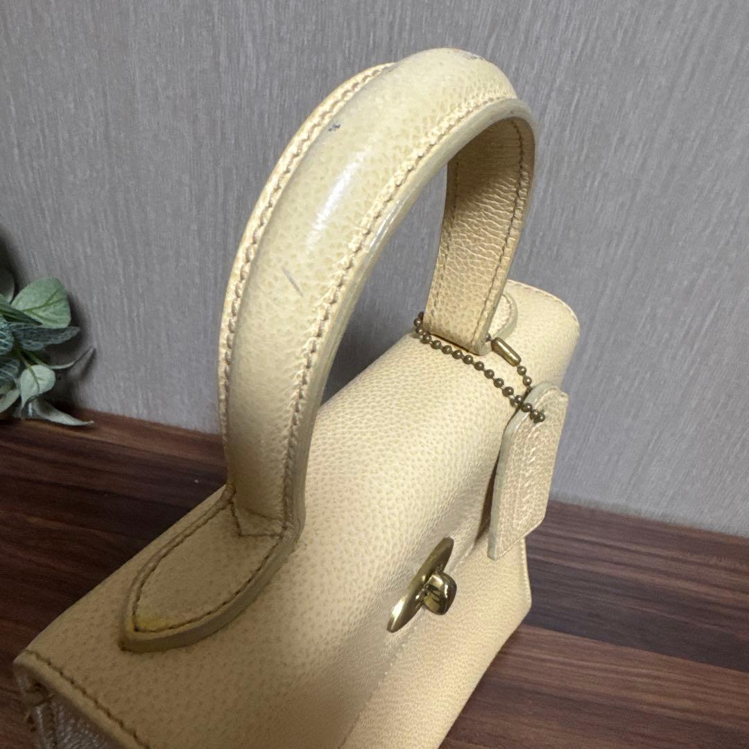 希少 オールドコーチ ショルダーバック 4413 ベージュ ゴールド金具