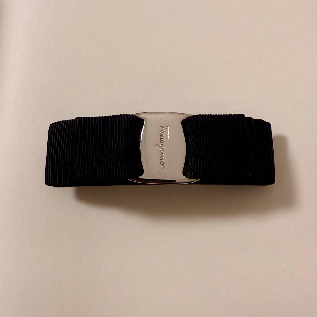 【美品】サルヴァトーレフェラガモ ヴァラ バレッタ 黒×シルバー 箱付き