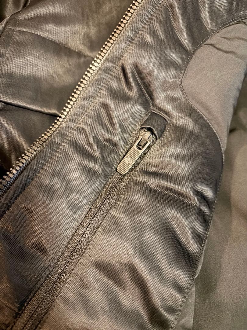 Lululemonブラック ボンバージャケット