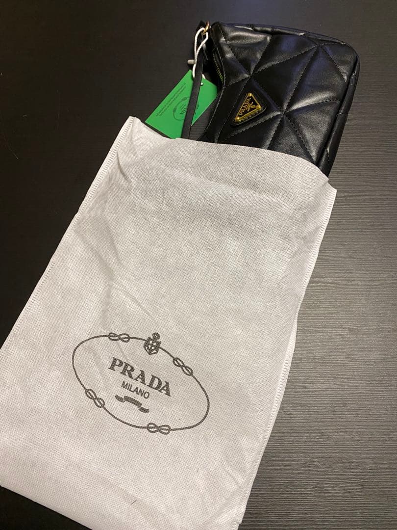 PRADA ブラック キルティングバッグ　ミニポーチとチェーン付
