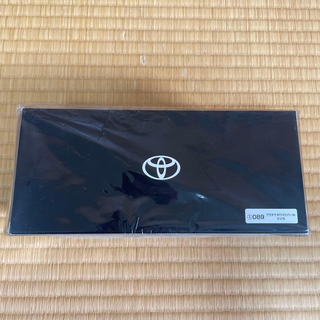 新品未開封★カローラクロス プラチナホワイトパールマイカ ミニカートヨタ 非売品