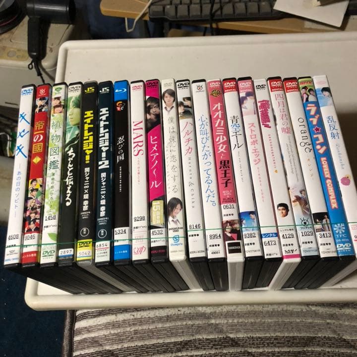 レンタル落ちと中古品の DVD青春ど真ん中20巻の2つのケース収納