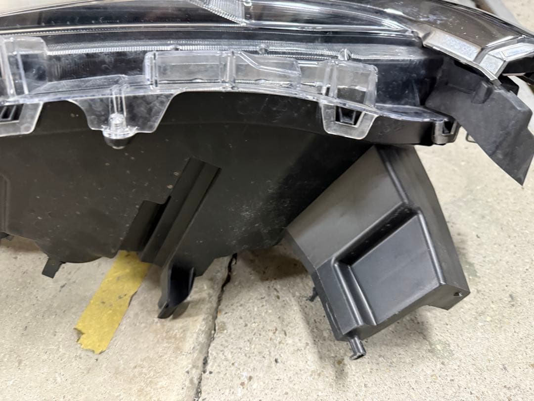 30アルファード 右ヘッドライト