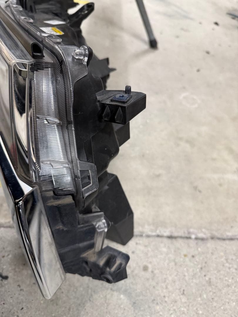 30アルファード 右ヘッドライト