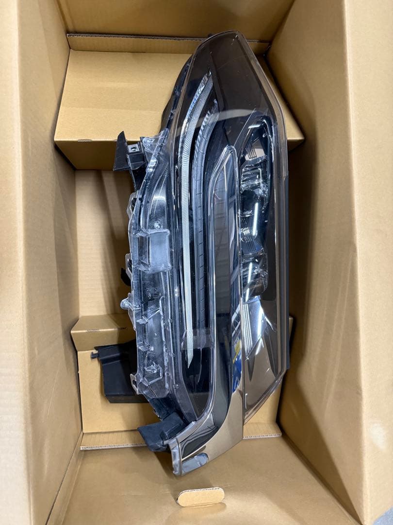 30アルファード 右ヘッドライト