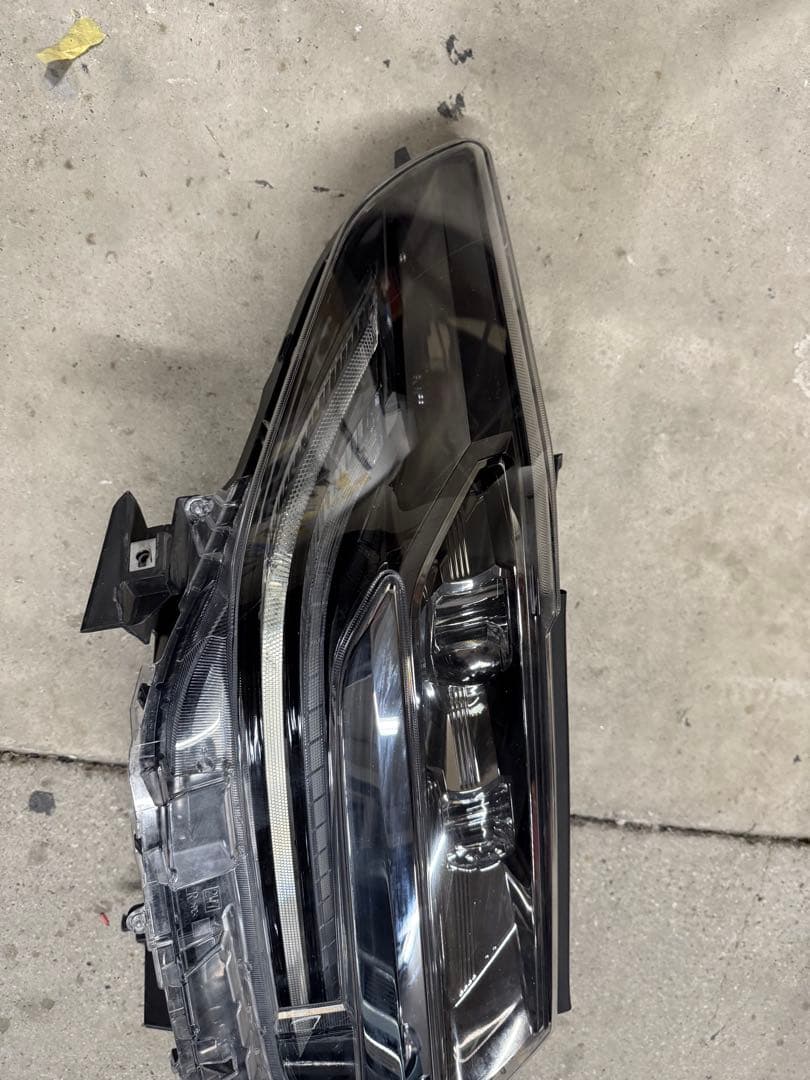 30アルファード 右ヘッドライト