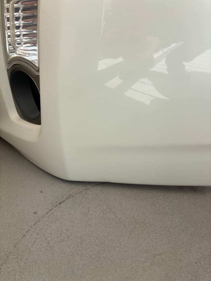 30プリウス前期型純正フロントバンパー 　ホワイト