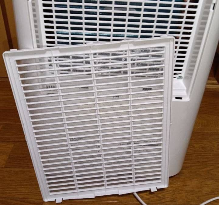 シャープ空気清浄機能付き除湿機。 2015年製。