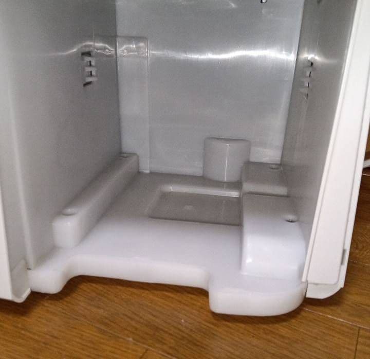 シャープ空気清浄機能付き除湿機。 2015年製。