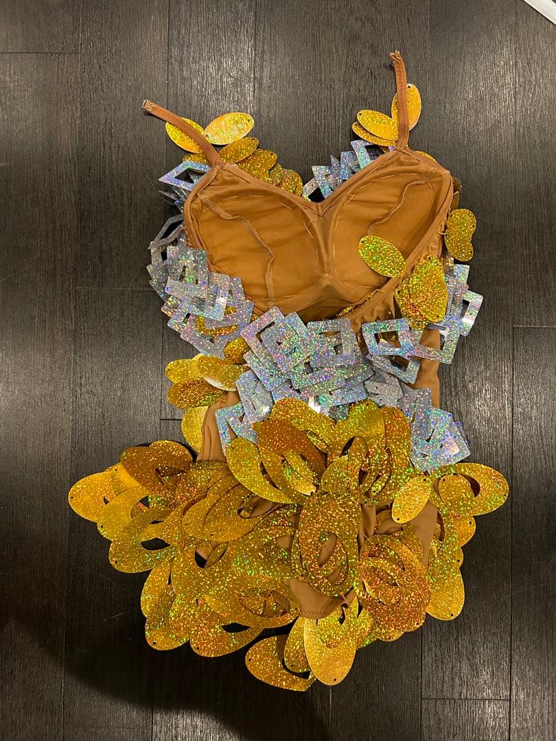 ゴールド装飾ダンス衣装