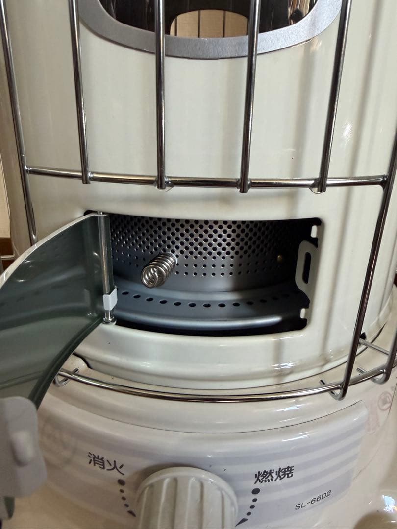 ホワイト 石油ストーブ 安全機能付き