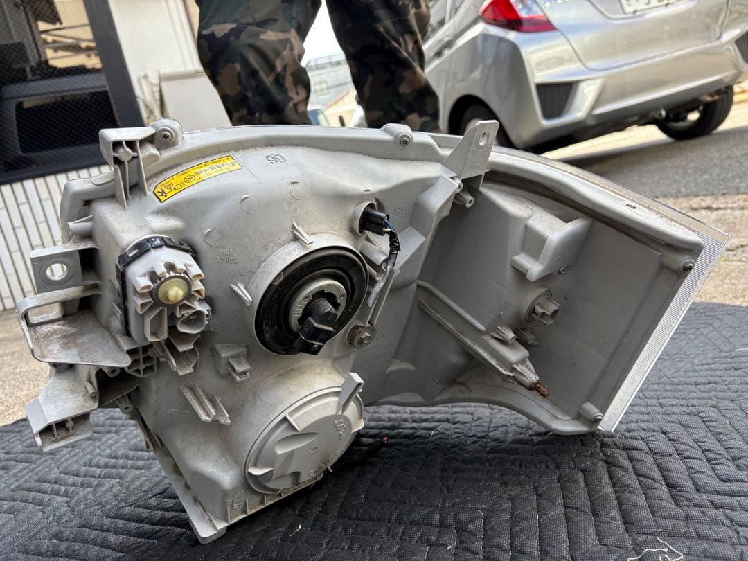 ハイエース200系ワイド3型 ヘッドライトのセット