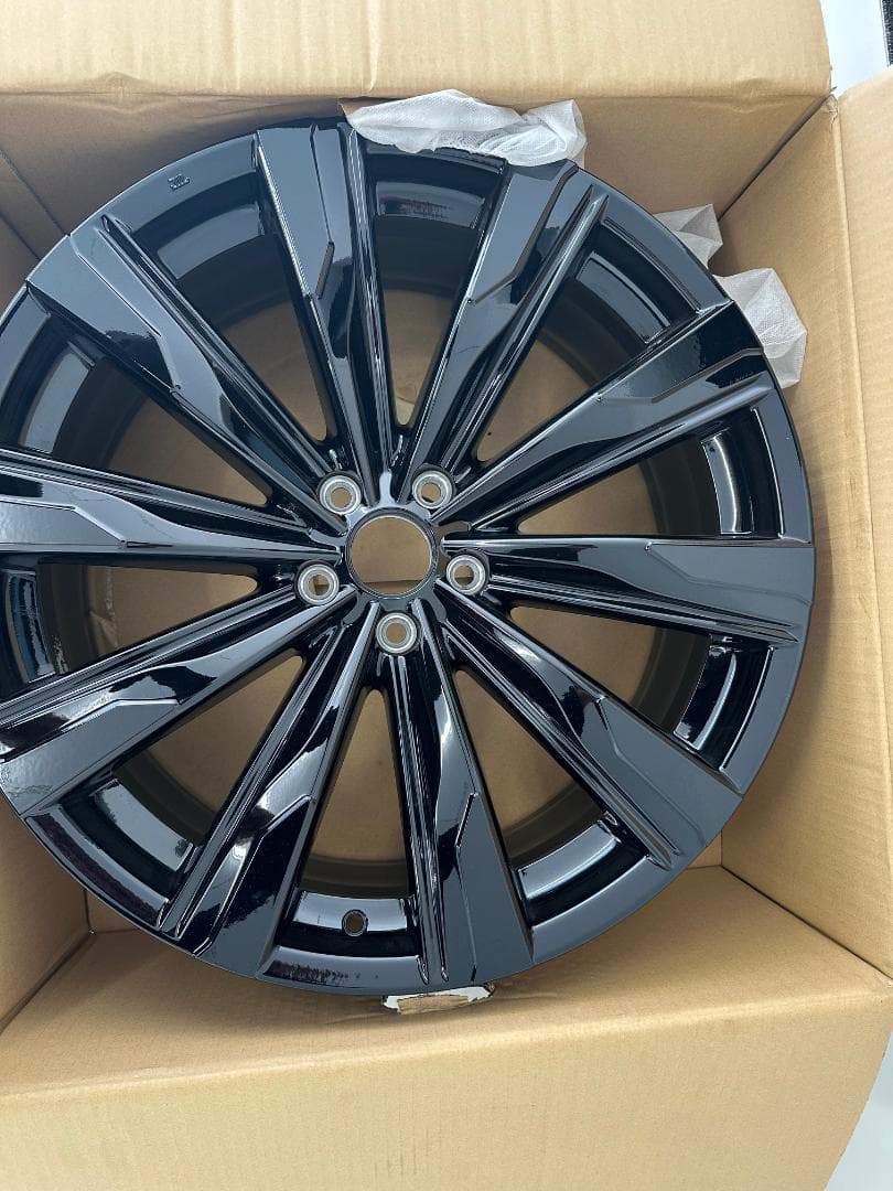 クラウンスポーツｚ用純正アルミホイール4本