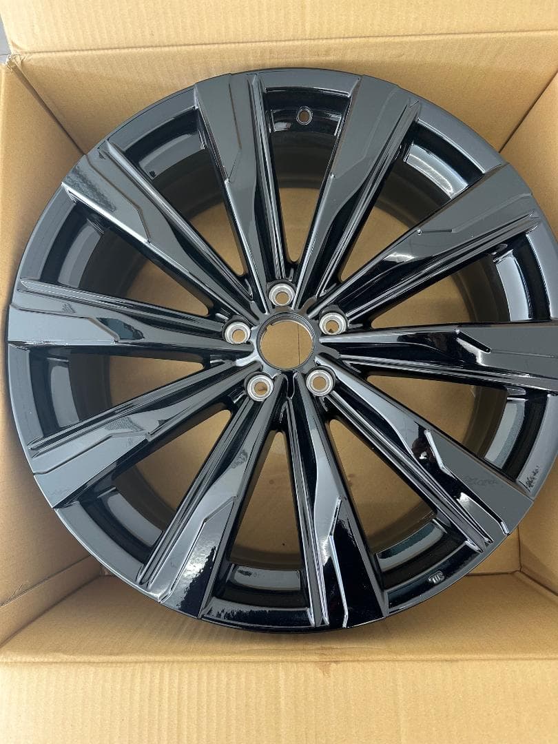 クラウンスポーツｚ用純正アルミホイール4本