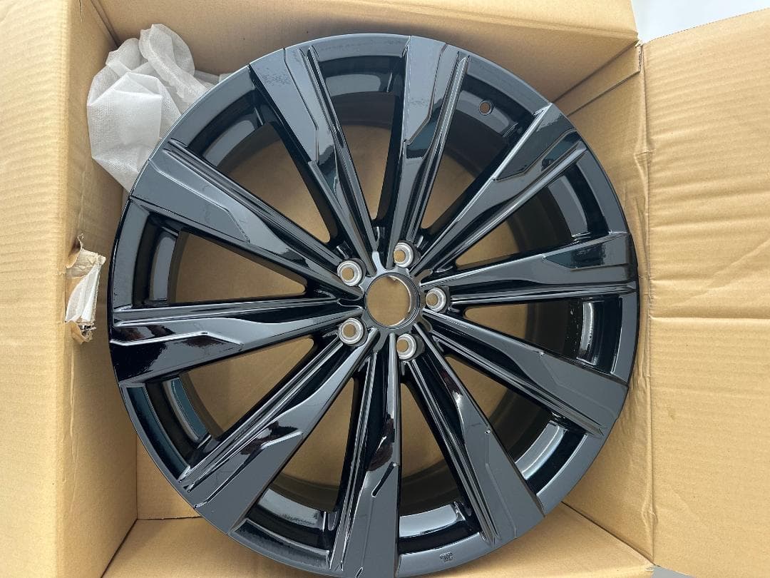 クラウンスポーツｚ用純正アルミホイール4本