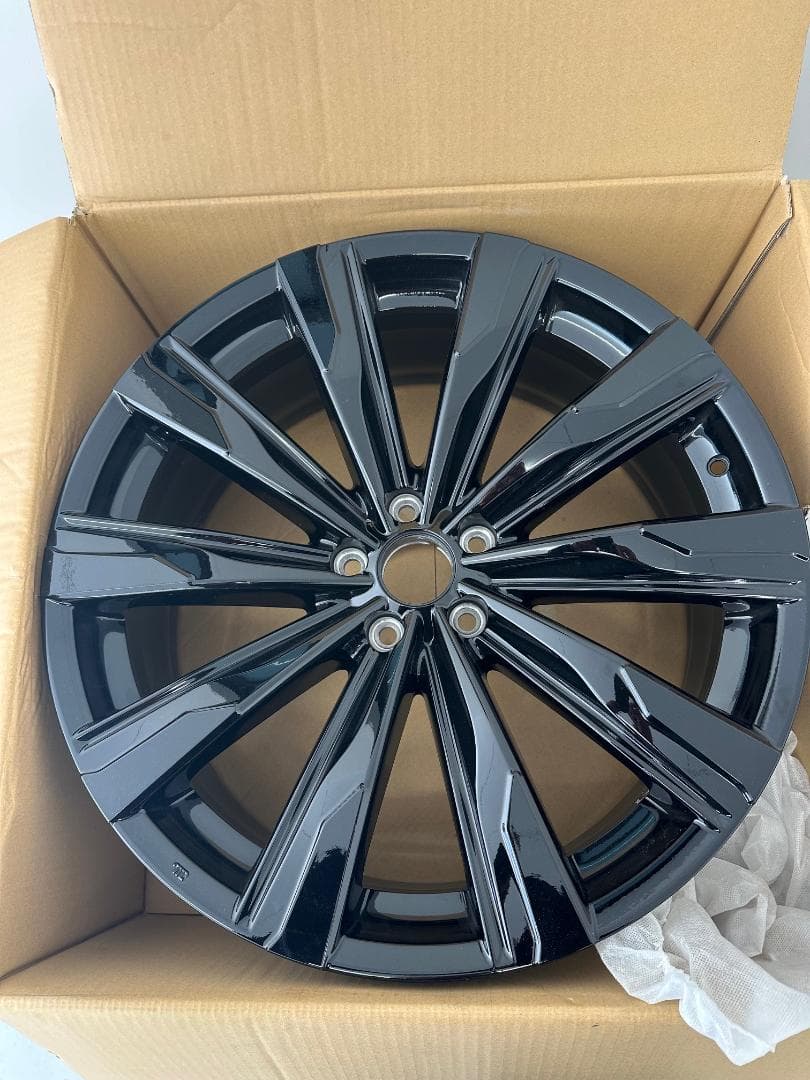 クラウンスポーツｚ用純正アルミホイール4本