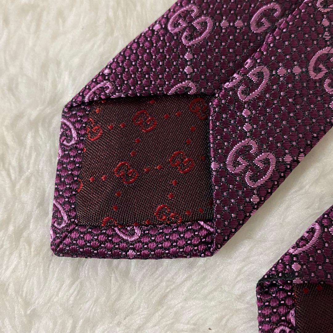 極美品　定番 GUCCI ネクタイ シルク100% GG柄 ビー ナロータイ