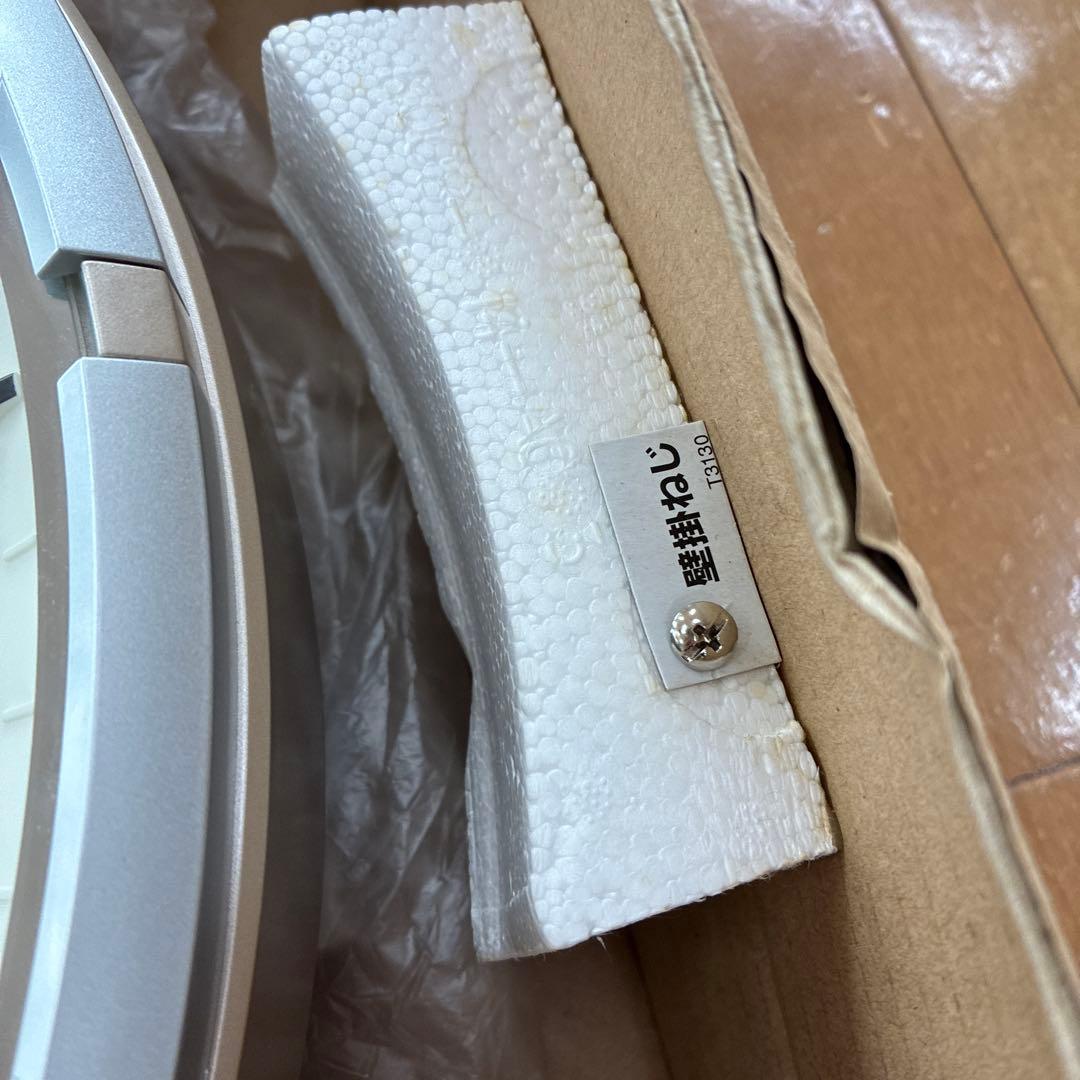 希少　新品　スモールワールドシーカーJ からくり時計 電波 掛時計4MN529