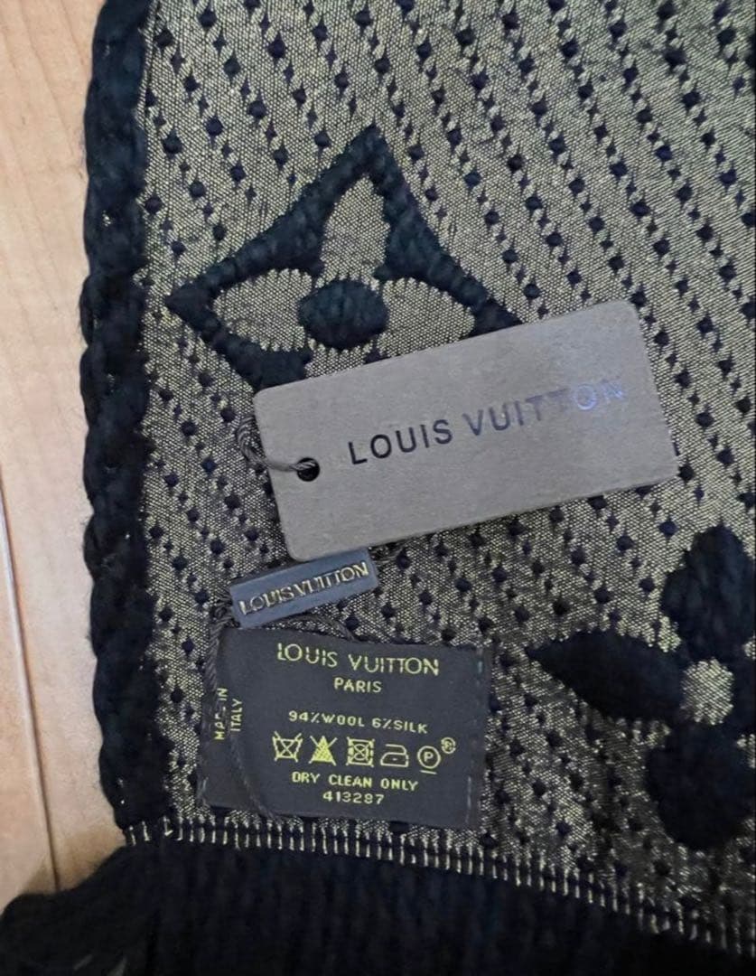 新品　LOUIS VUITTON マフラー シルバー&ブラック　モノグラム