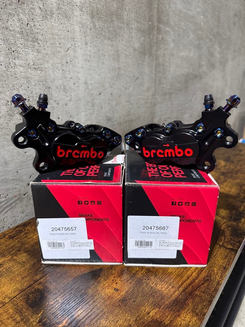 brembo艶ブラックアルマイトレッドロゴ 左右セット(チタンボルトカスタム)