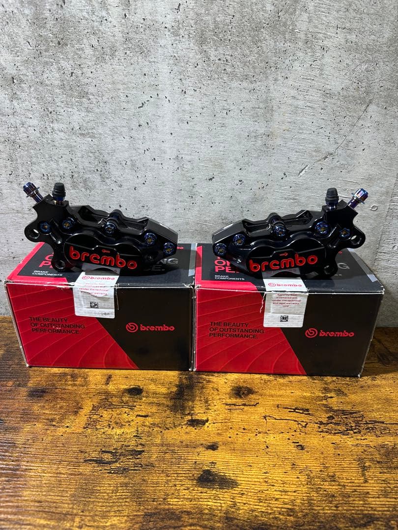 brembo艶ブラックアルマイトレッドロゴ 左右セット(チタンボルトカスタム)