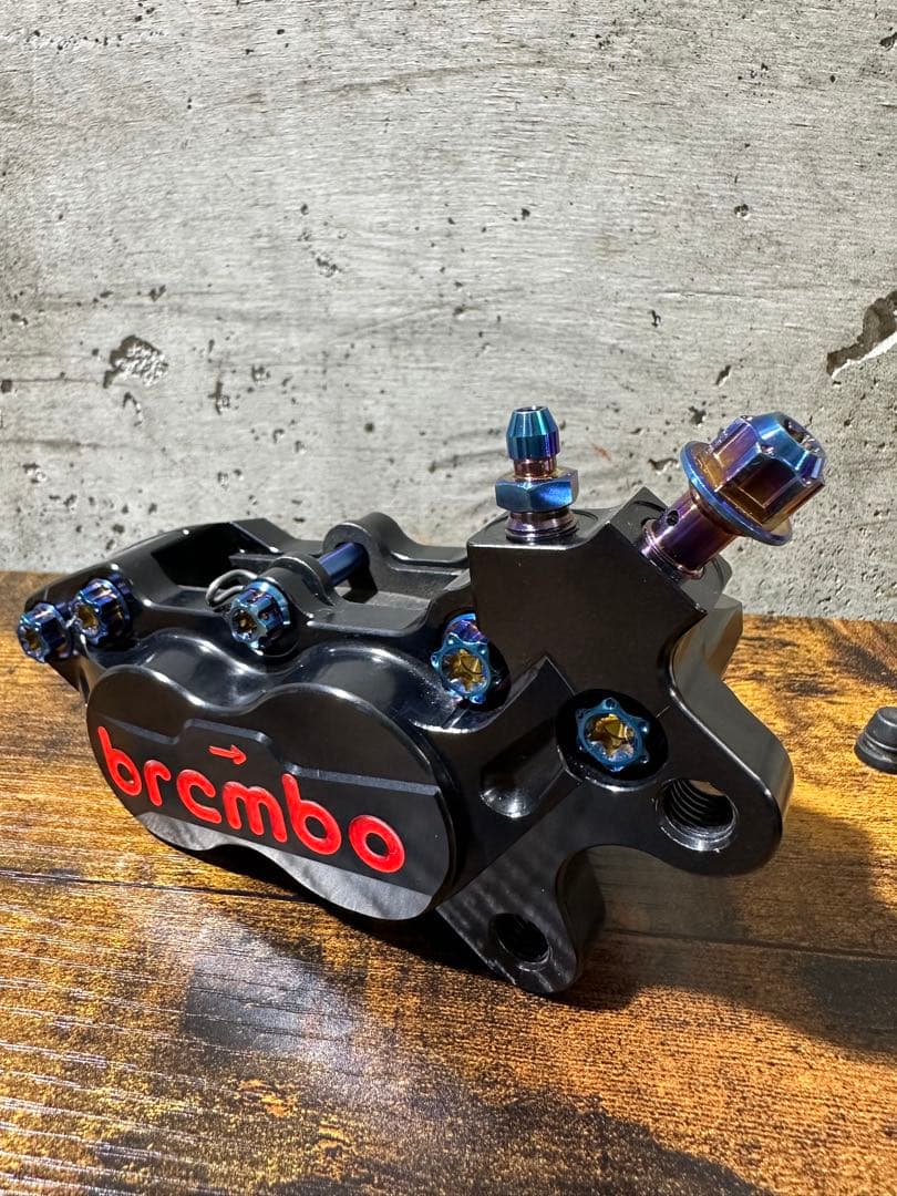 brembo艶ブラックアルマイトレッドロゴ 左右セット(チタンボルトカスタム)