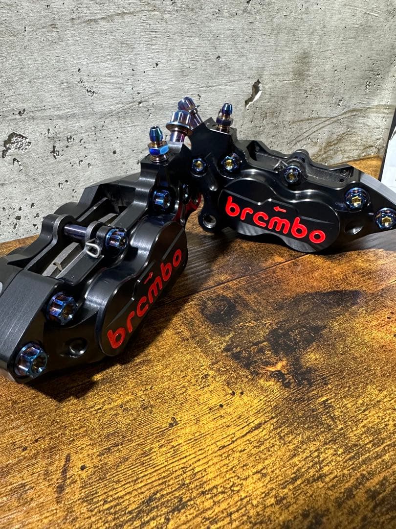 brembo艶ブラックアルマイトレッドロゴ 左右セット(チタンボルトカスタム)