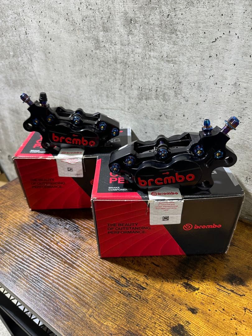 brembo艶ブラックアルマイトレッドロゴ 左右セット(チタンボルトカスタム)