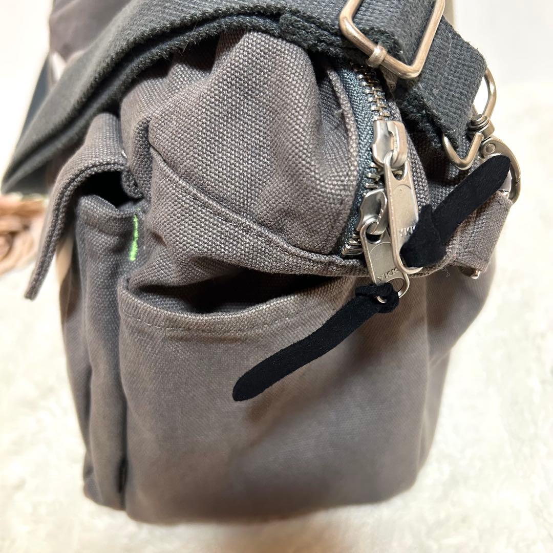 【完売品】CUNE キャンバスショルダーバッグ うさぎいっぱい ポケット多数