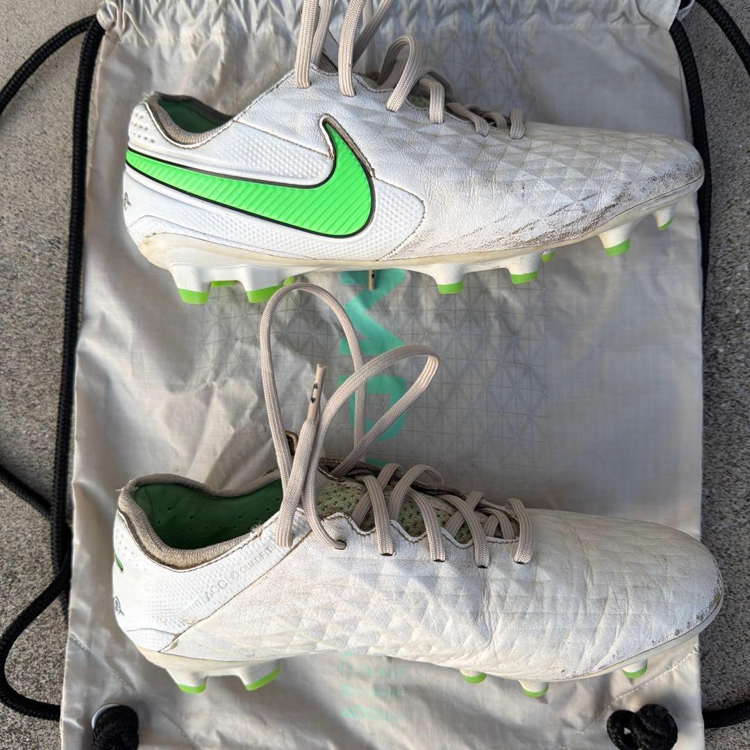 Nike Tiempo レジェンド8 FG ACCモデル