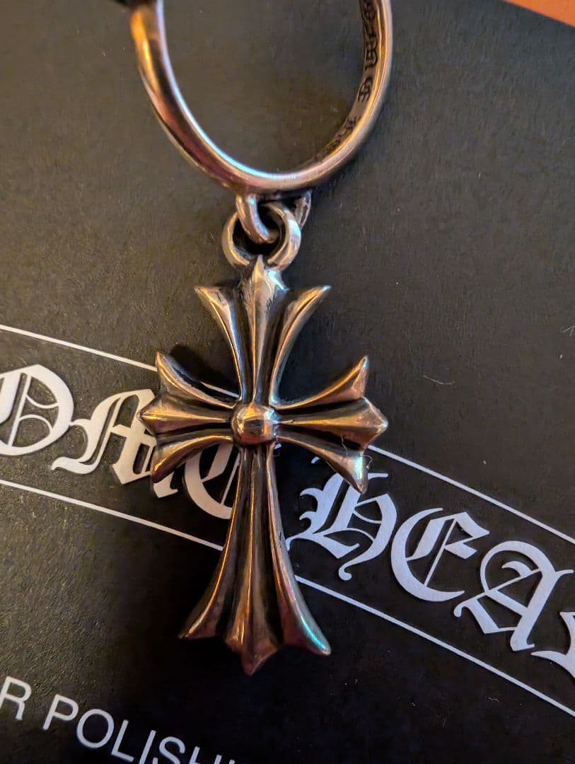 クロムハーツ タイニーCHクロスフープピアス