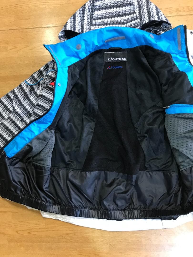 ONYONE SALOMON TEAM モデル　中綿入りジャケット　Ｓサイズ最終