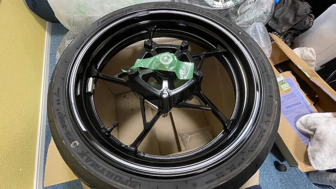 ZX-25Rフロント純正ホイール