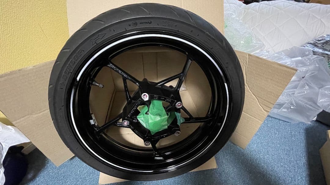 ZX-25Rフロント純正ホイール