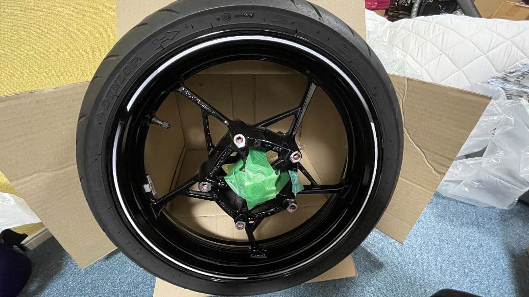 ZX-25Rフロント純正ホイール