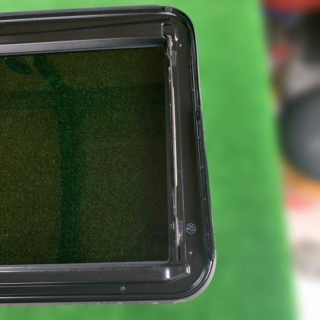 マメ　トヨタ　セルシオ30 後期　純正サンルーフガラス　　希少　中古品