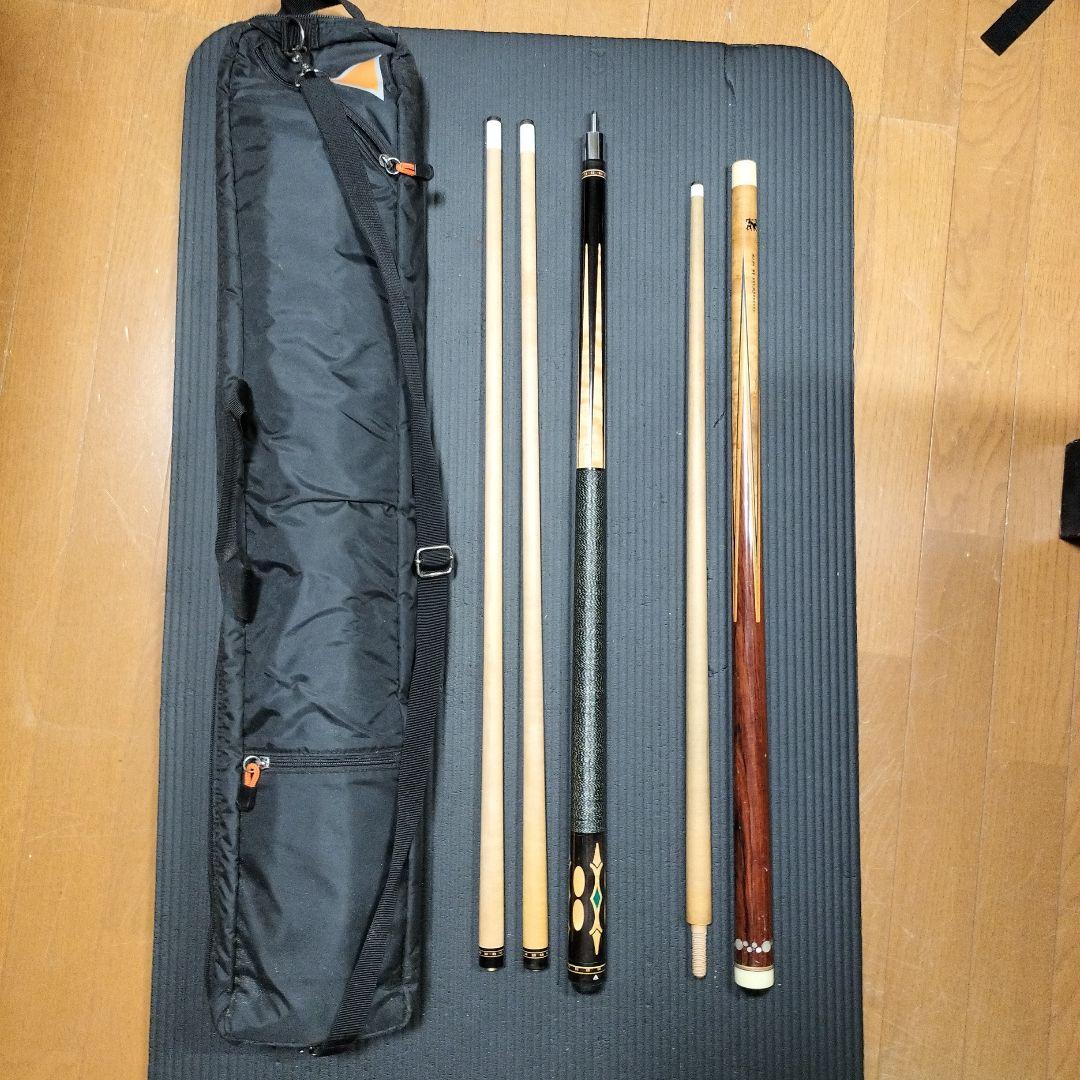 スリークッション用とナインボール用ビリヤードキューセットとスペアとケース付き