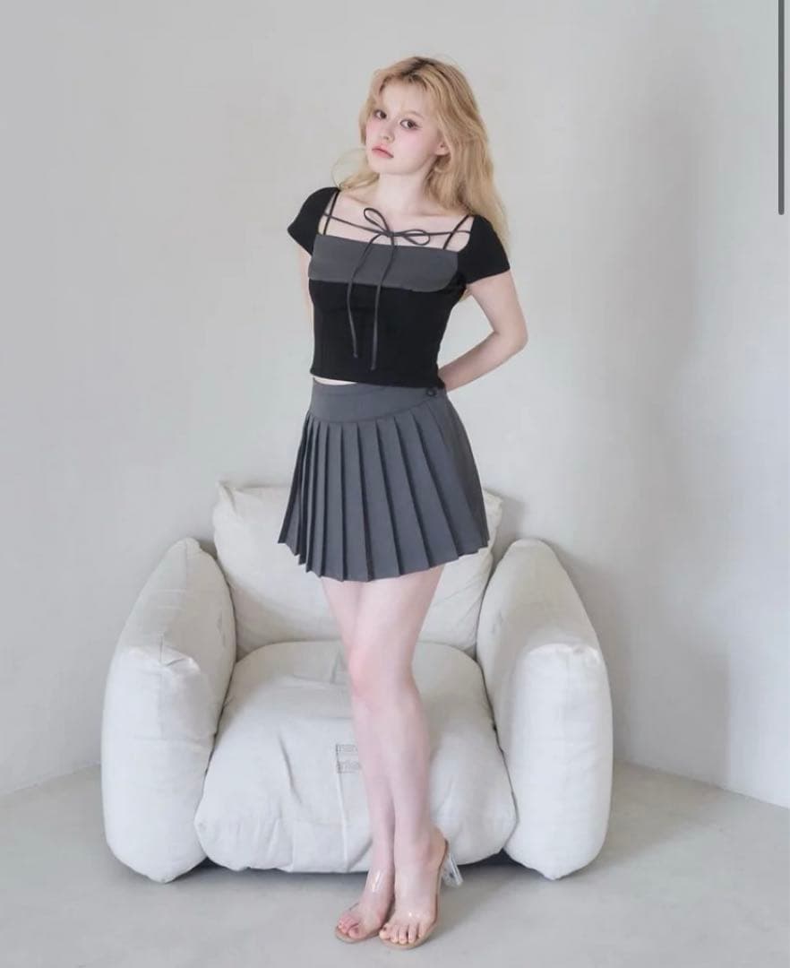 グレー プリーツミニスカート 半袖セットアップ Gisele set up