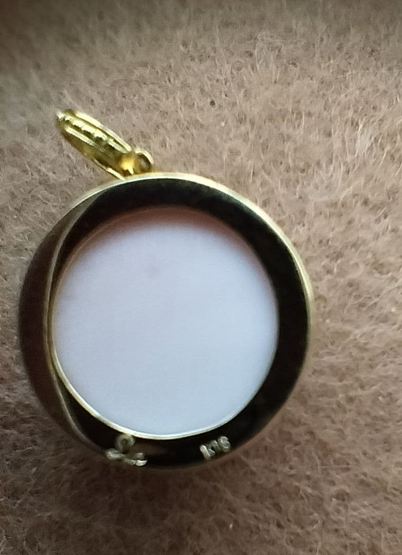 La mascotte 18K 　コンクシェル　カメオ小鳥のトップ