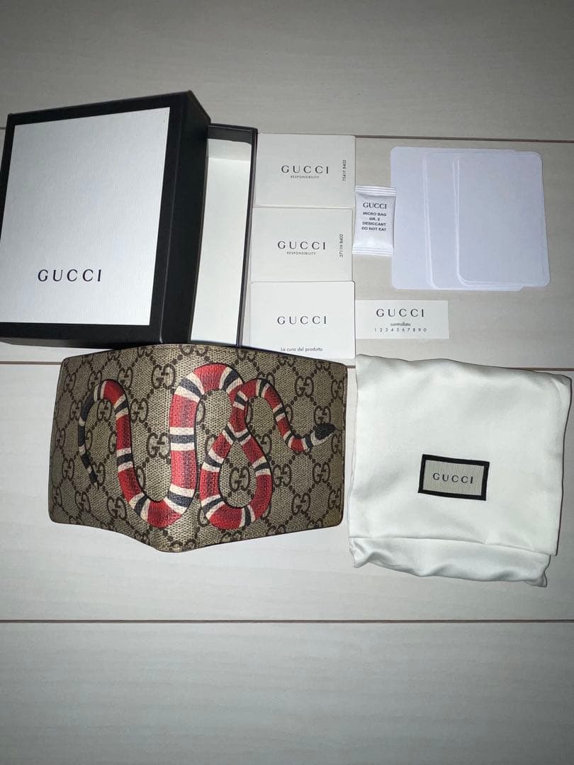 [美品] GUCCI 蛇柄　折り財布