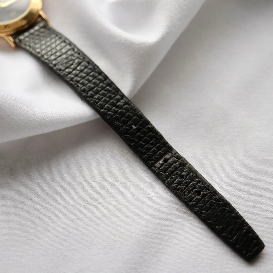 GUCCI ローマンベゼル ブラック文字盤 ゴールド レディース腕時計 1375