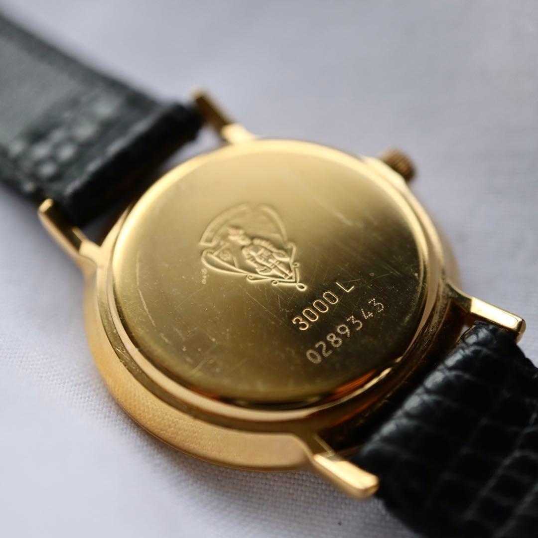 GUCCI ローマンベゼル ブラック文字盤 ゴールド レディース腕時計 1375