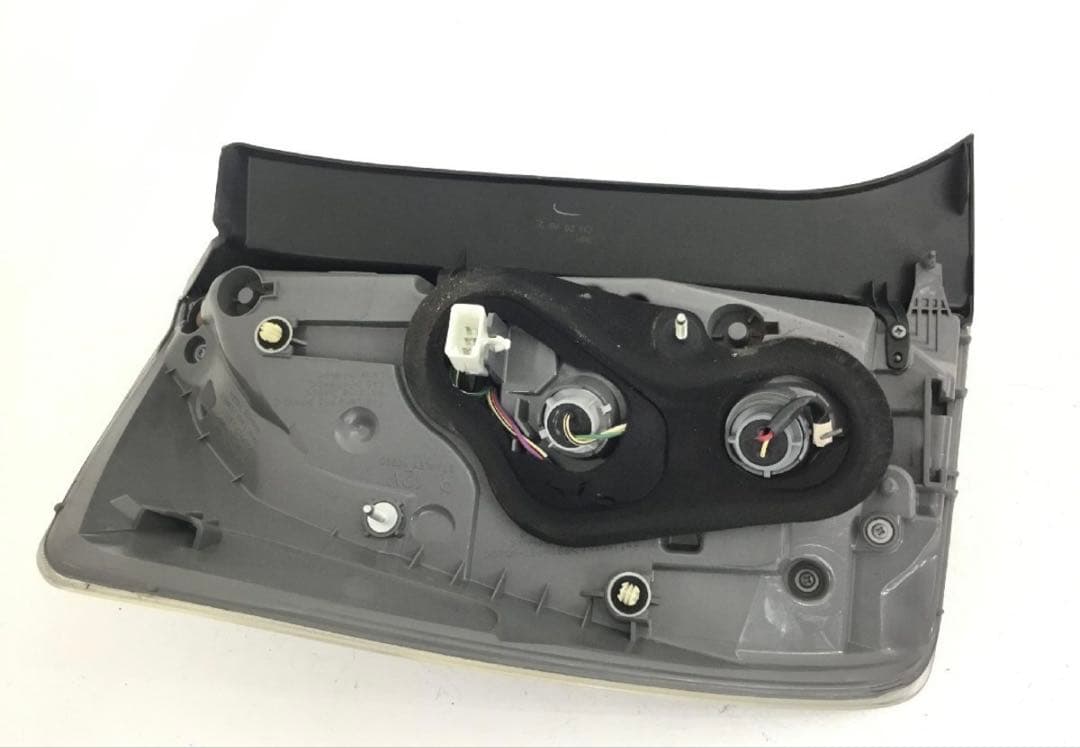 送料込み！トヨタ 純正 30 プリウス G’s テールランプ ZVW30 後期