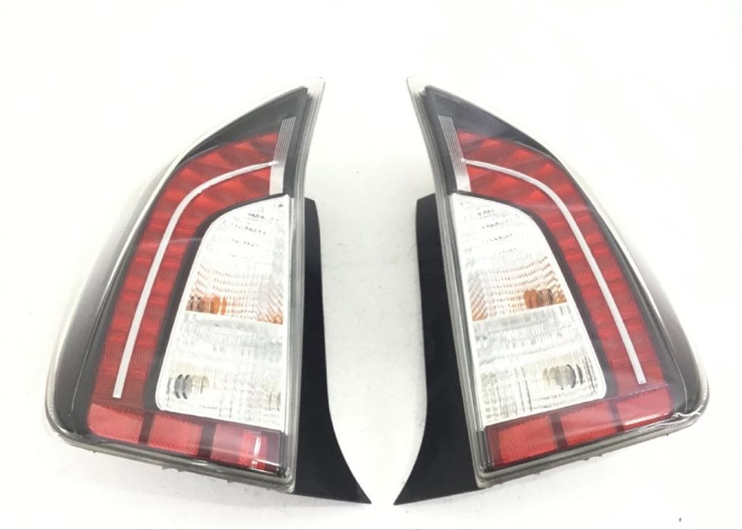 送料込み！トヨタ 純正 30 プリウス G’s テールランプ ZVW30 後期
