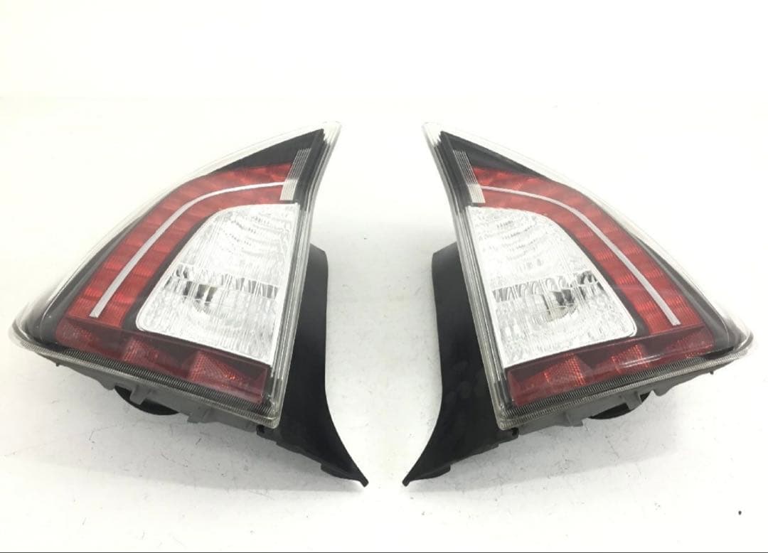 送料込み！トヨタ 純正 30 プリウス G’s テールランプ ZVW30 後期