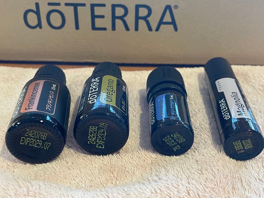 ヒ*ポ様 ドテラdoTERRA デラックスセット同等オイルのみ