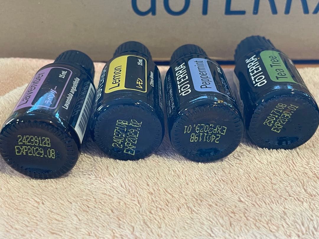 ヒ*ポ様 ドテラdoTERRA デラックスセット同等オイルのみ