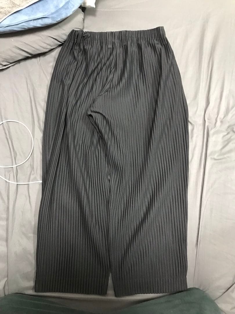 オムプリッセイッセイミヤケ　スラックス　サイズ1 黒