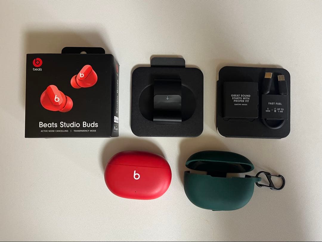 Beats Studio Buds レッド