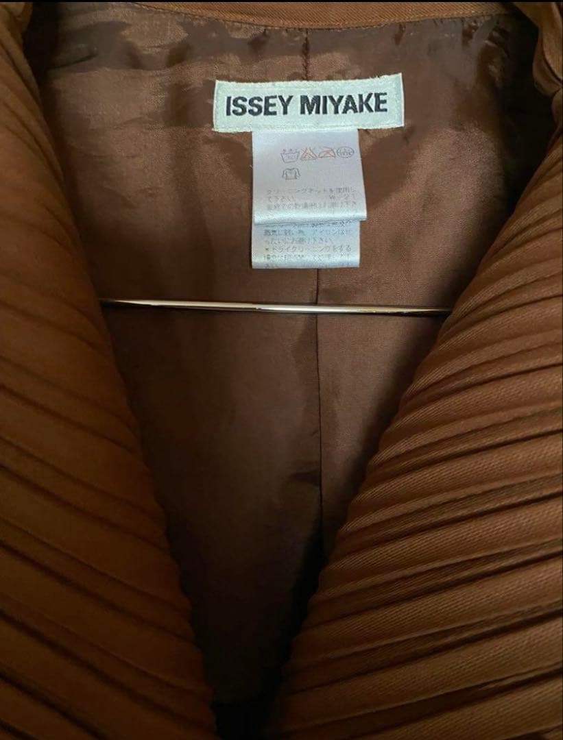ISSEY MIYAKE イッセミヤケ　ブラウン プリーツロングコート